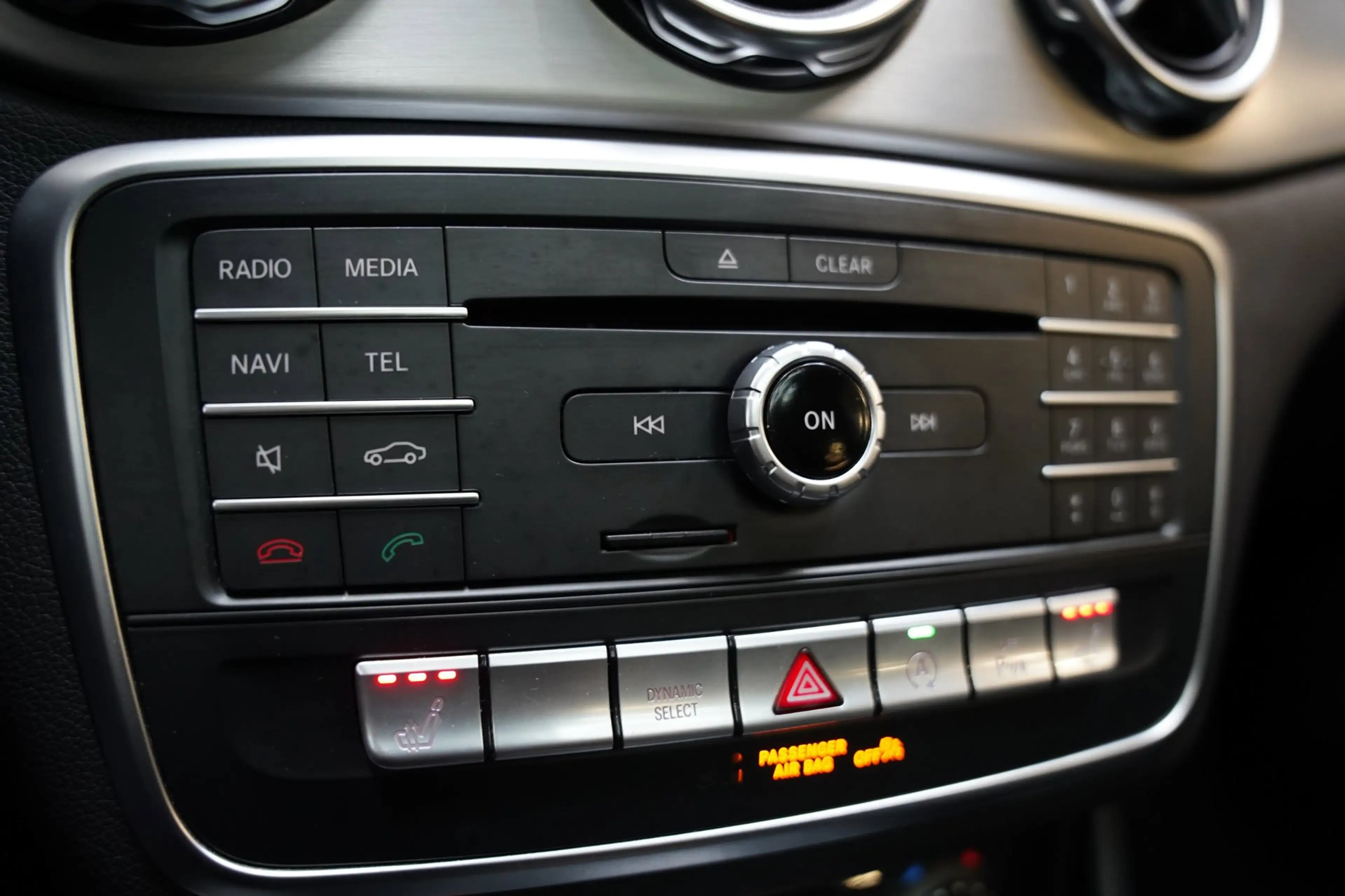 Mercedes-Benz GLA 180 AMG NIGHT PANO CAMERA LEER — photo 18