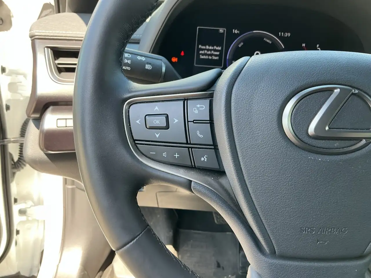 Lexus UX снимка Lexus UX