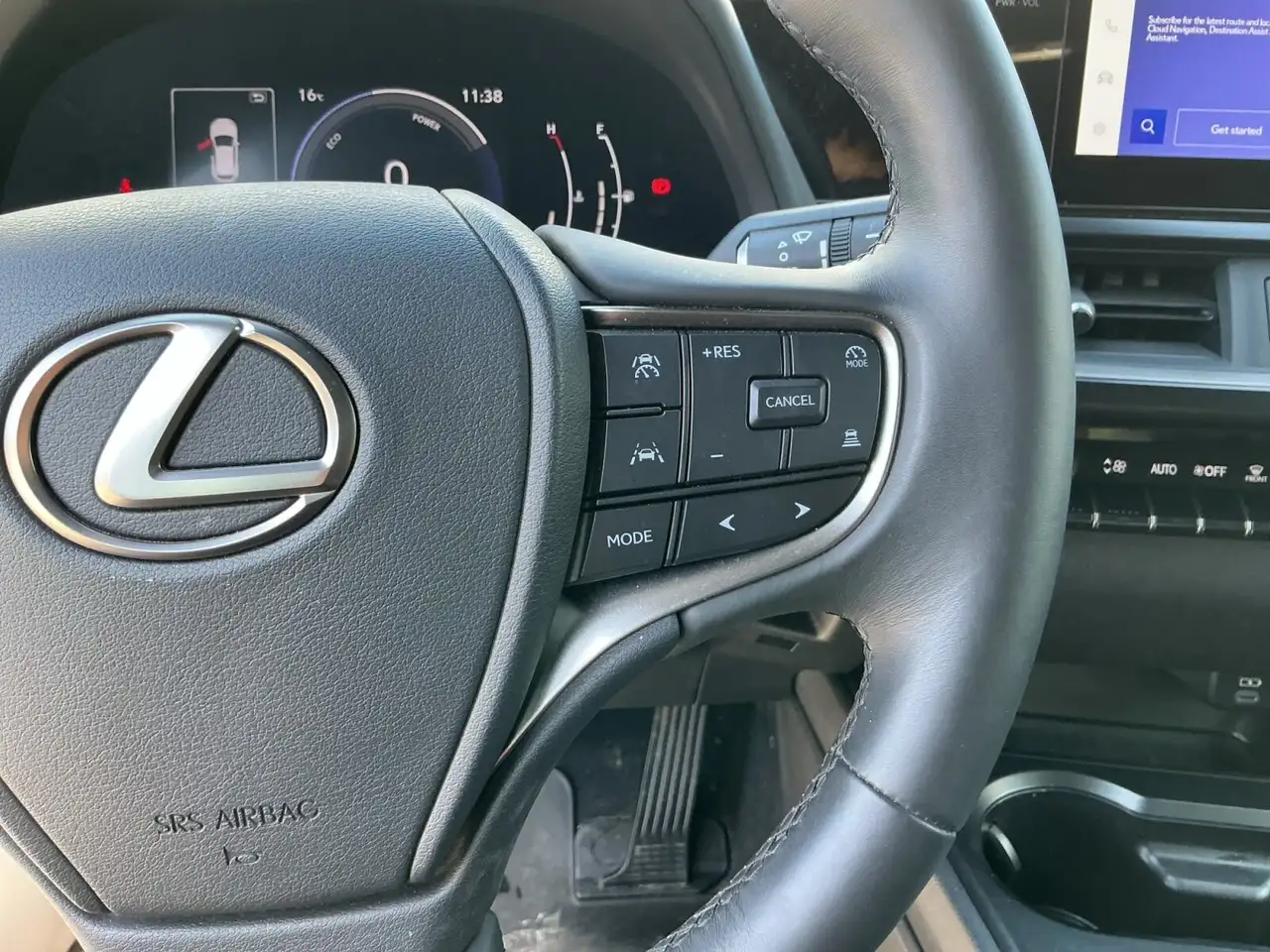 Lexus UX снимка Lexus UX