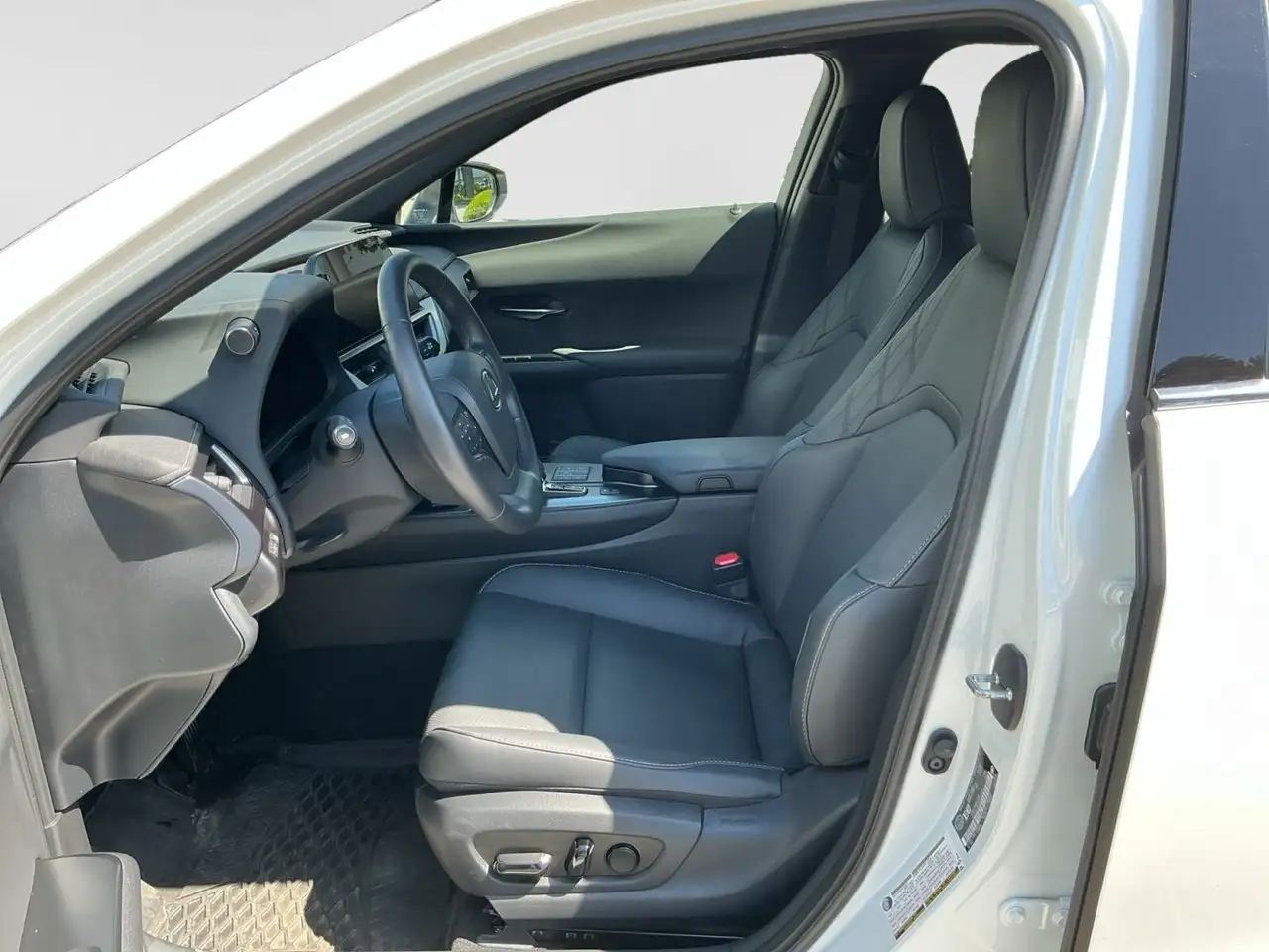 Lexus UX снимка Lexus UX