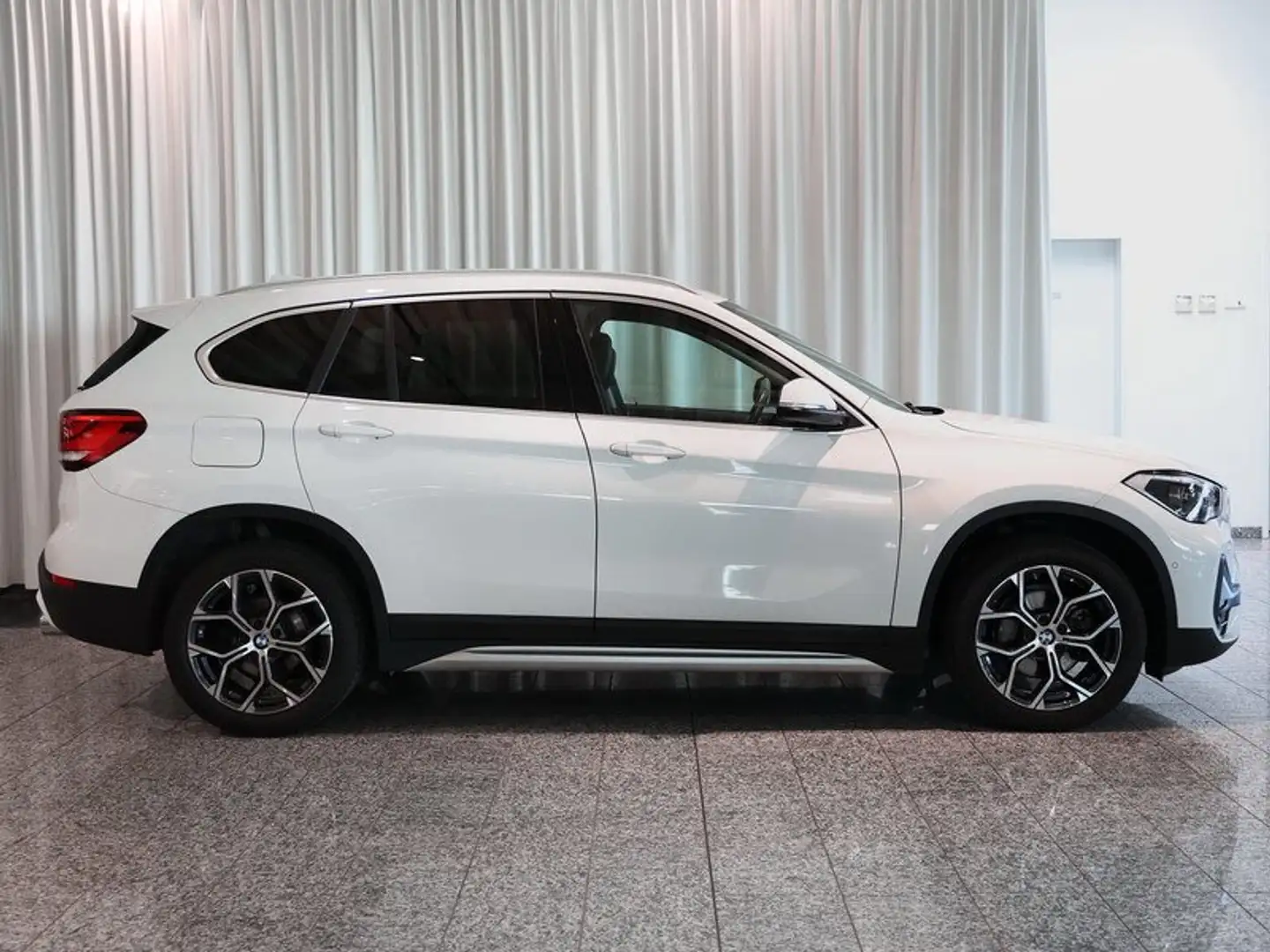 BMW X1 xDrive18d xLine 18Zoll RFK LED Navi DrivAss Bianco - 2