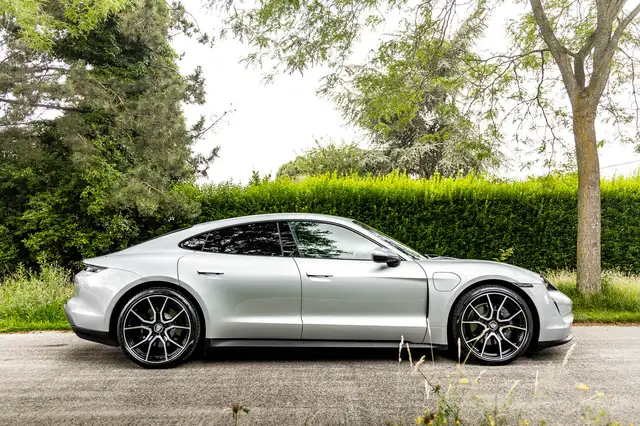Porsche Taycan view 21