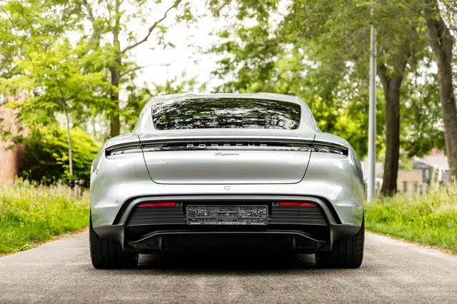 Porsche Taycan view 22