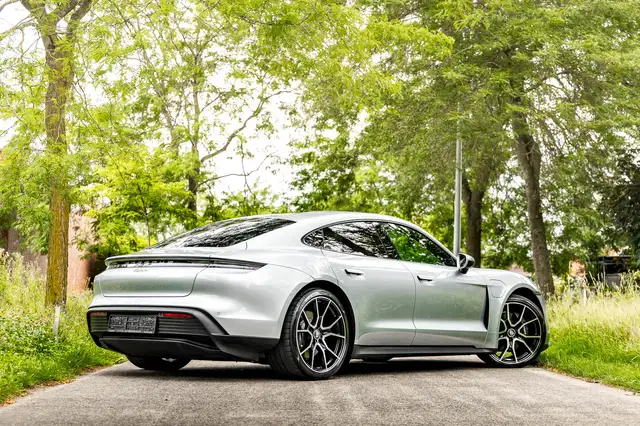 Porsche Taycan view 23