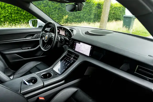 Porsche Taycan view 17