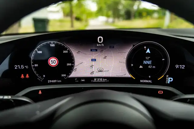 Porsche Taycan view 13