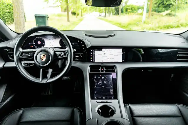 Porsche Taycan view 14