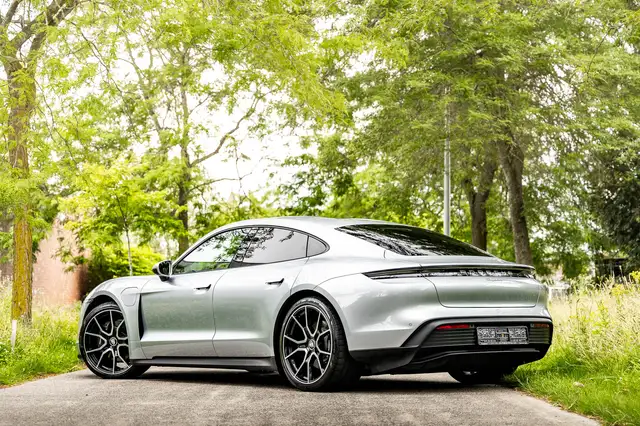 Porsche Taycan view 24