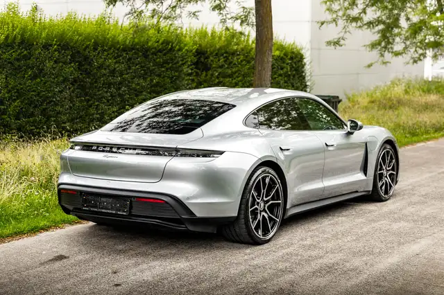 Porsche Taycan view 20