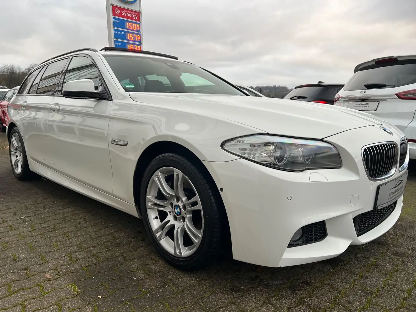 BMW 525 d xDrive M-Paket*BI-XENON*PANO*HEADUP*KAMERA Weiß - 1