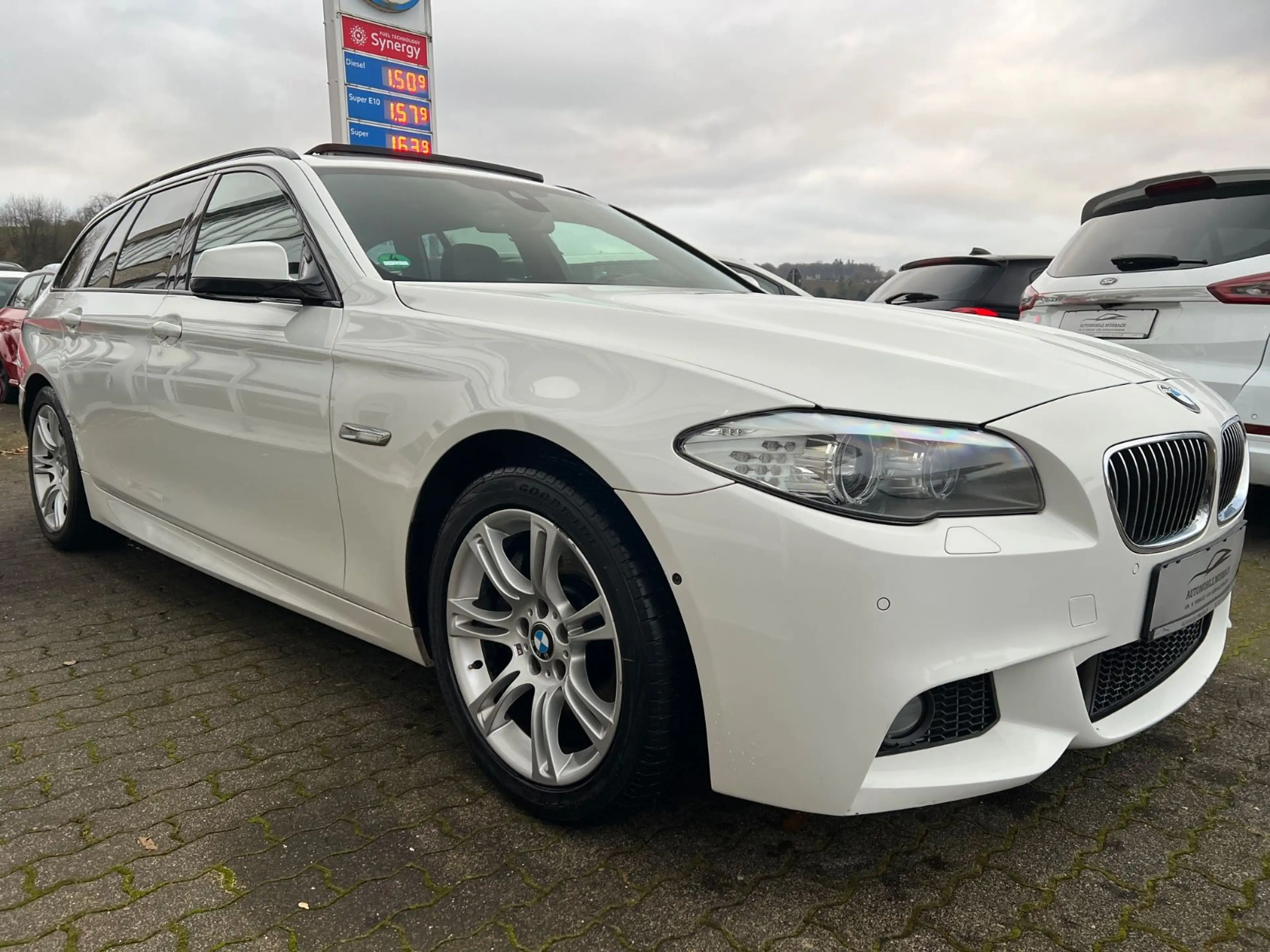 BMW 525 d xDrive M-Paket*BI-XENON*PANO*HEADUP*KAMERA