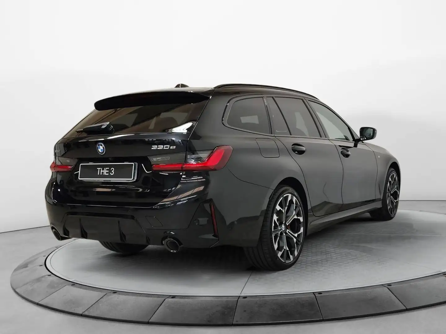 BMW 330 330e Touring xDrive MSport Pro Zwart - 2