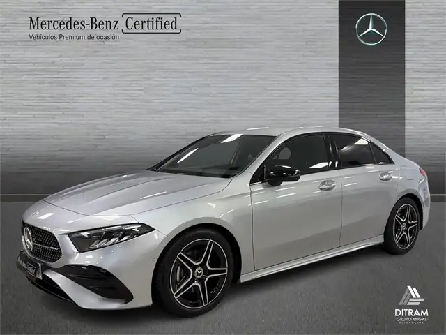 Mercedes-Benz A 180 Sedán