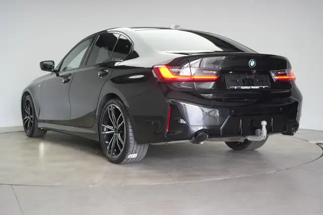 BMW 3 Series view 5
