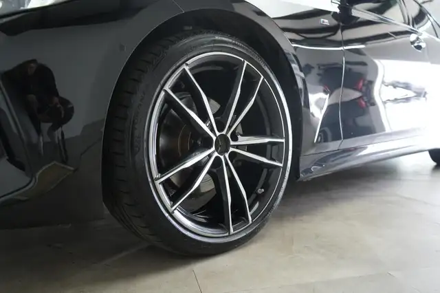 BMW 3 Series view 14