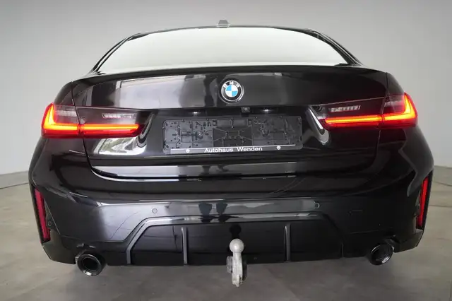 BMW 3 Series view 6