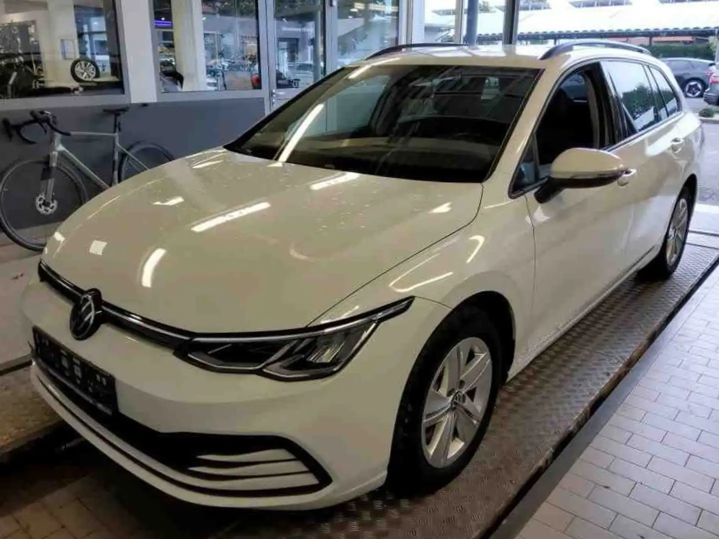 Volkswagen Golf VIII Var. 2.0 TDI Life DSG Navi*LED*ACC*LHZ Weiß - 2