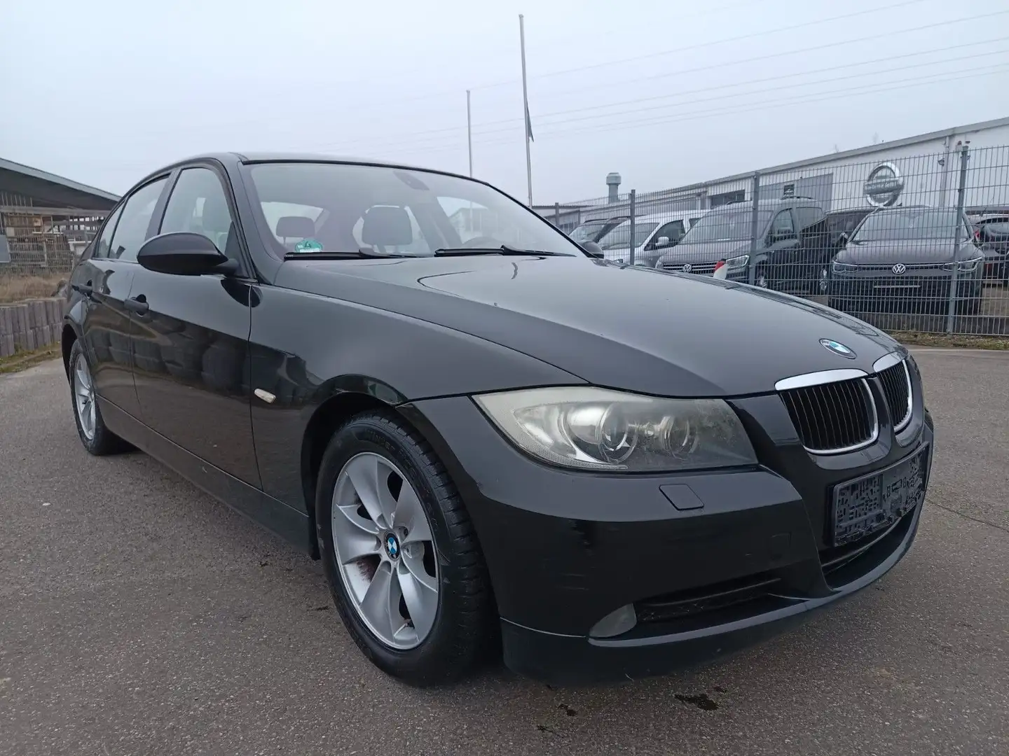 BMW 320 Baureihe 3 Lim. 320i Automatik / Xenon Schwarz - 1