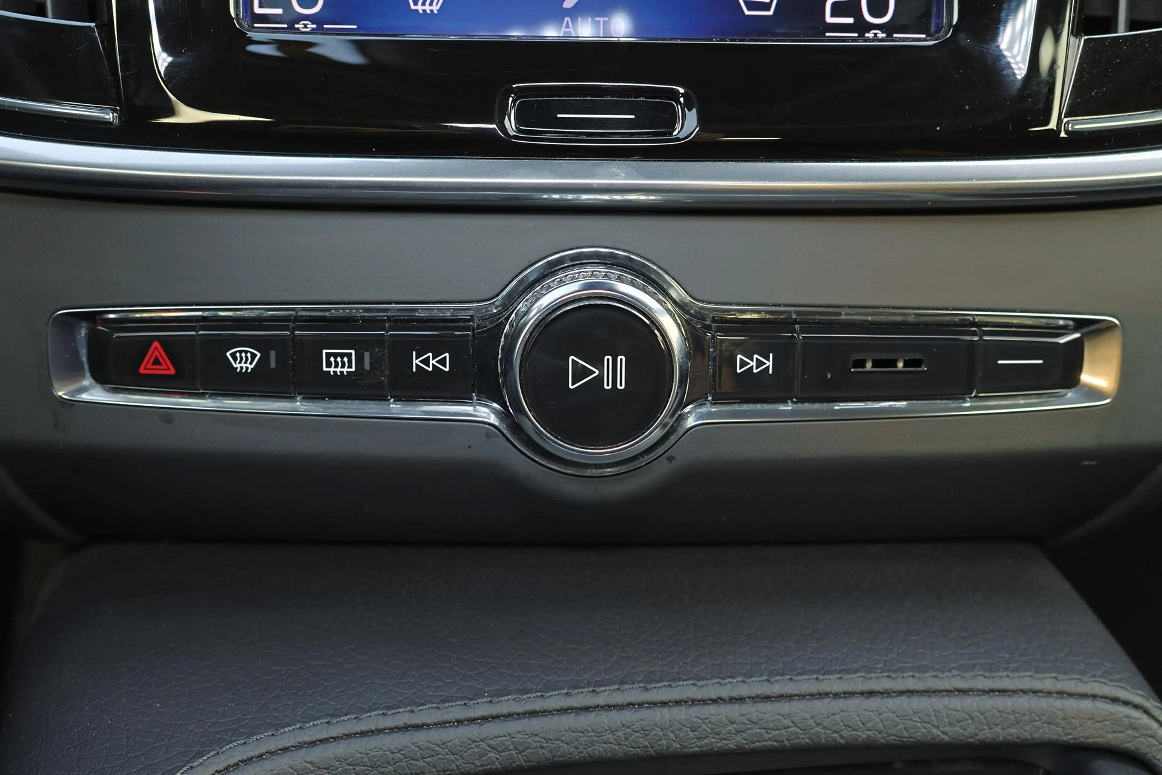 Volvo V90 2.0 T4 Momentum - IntelliSafe Assist & Surround - — photo 10