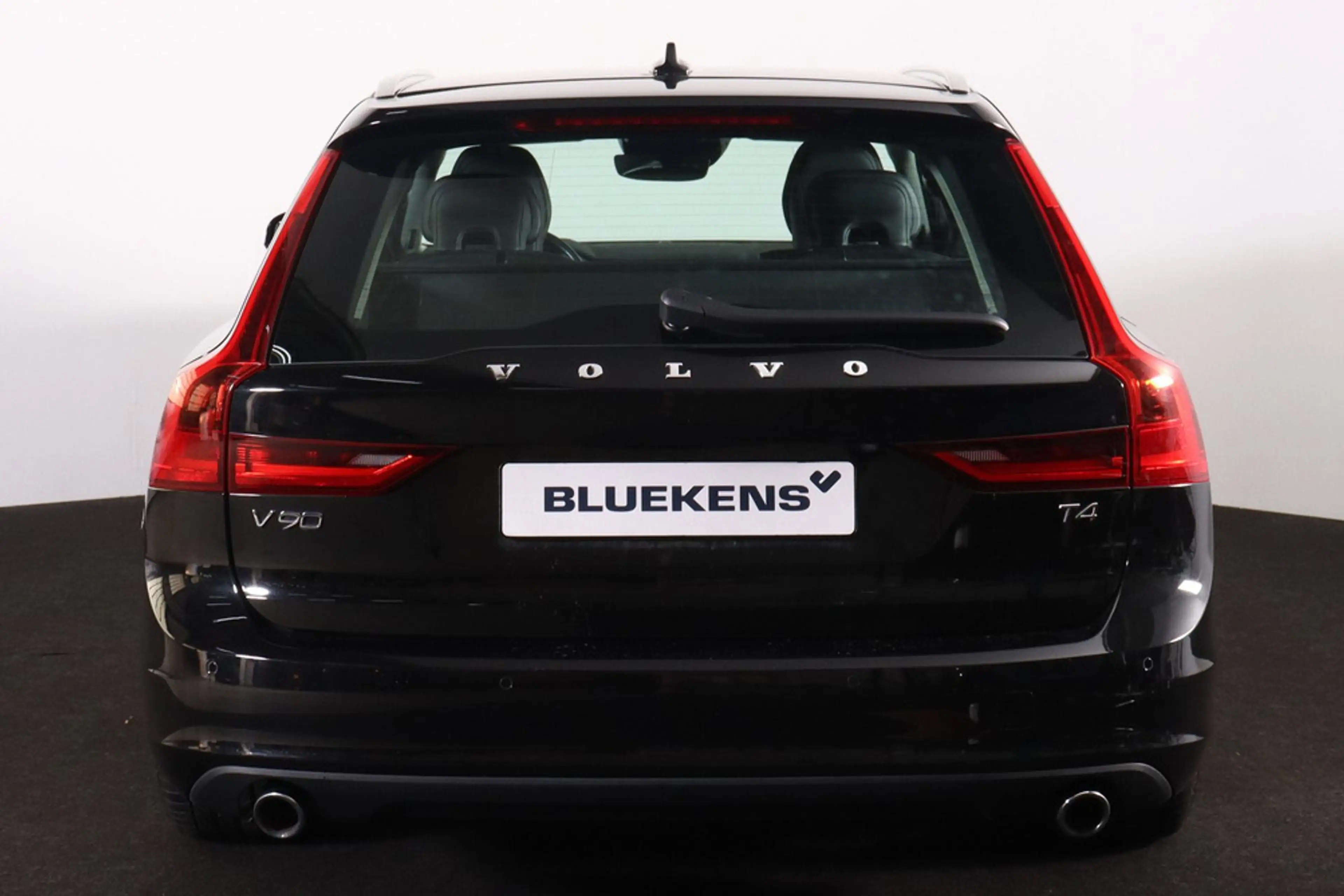 Volvo V90 2.0 T4 Momentum - IntelliSafe Assist & Surround - — photo 4