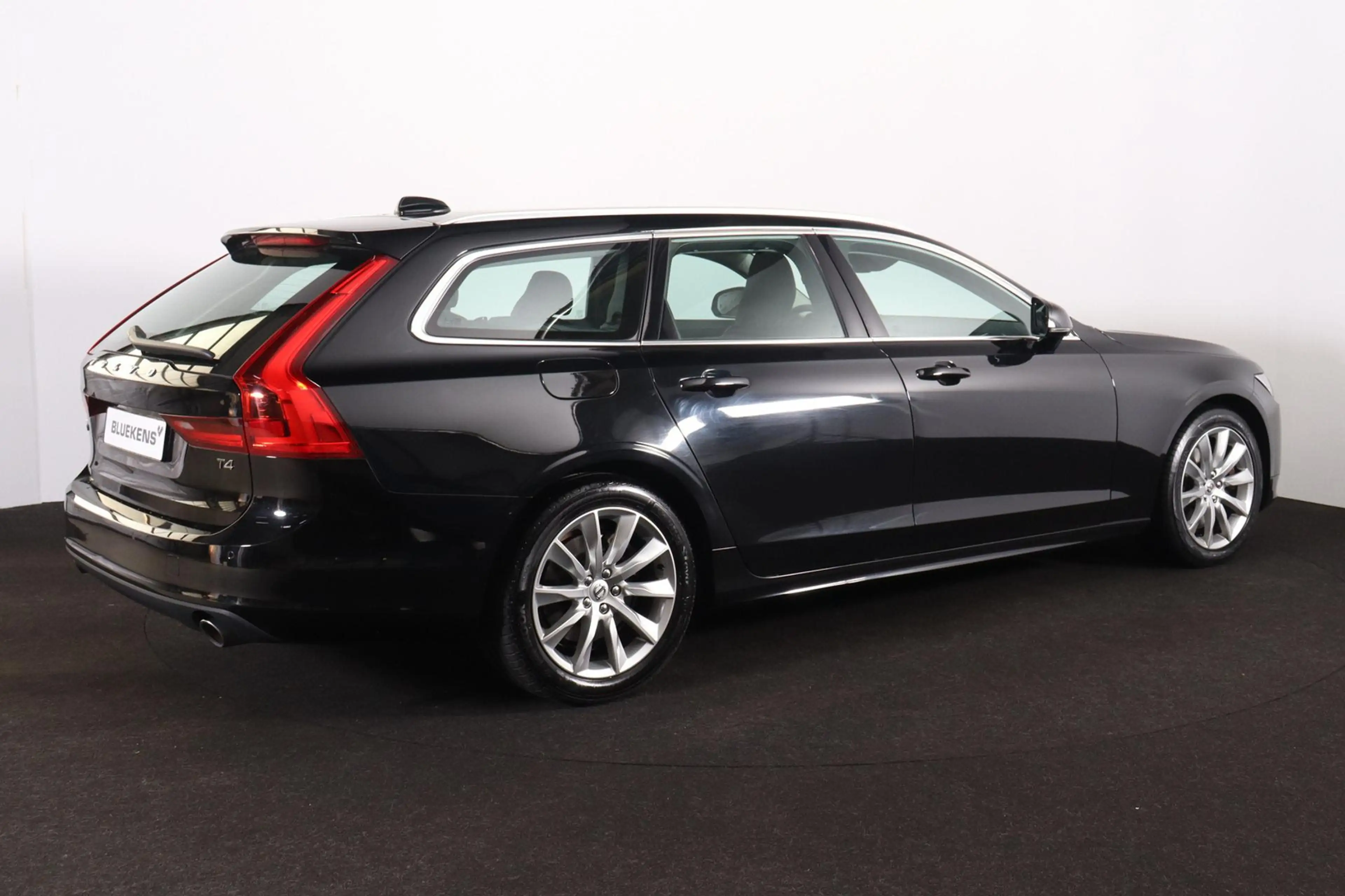 Volvo V90 2.0 T4 Momentum - IntelliSafe Assist & Surround - — photo 5