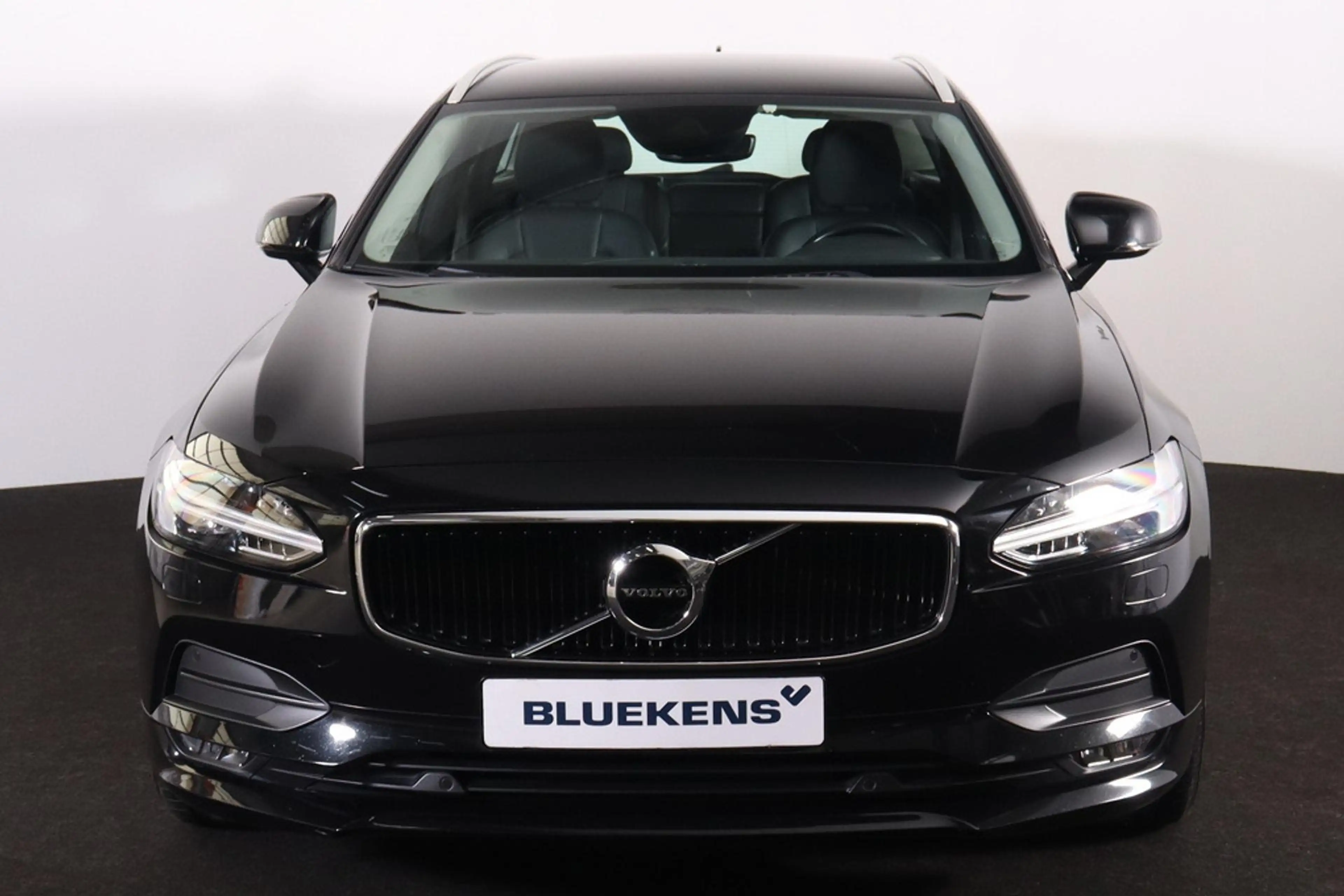 Volvo V90 2.0 T4 Momentum - IntelliSafe Assist & Surround - — photo 2