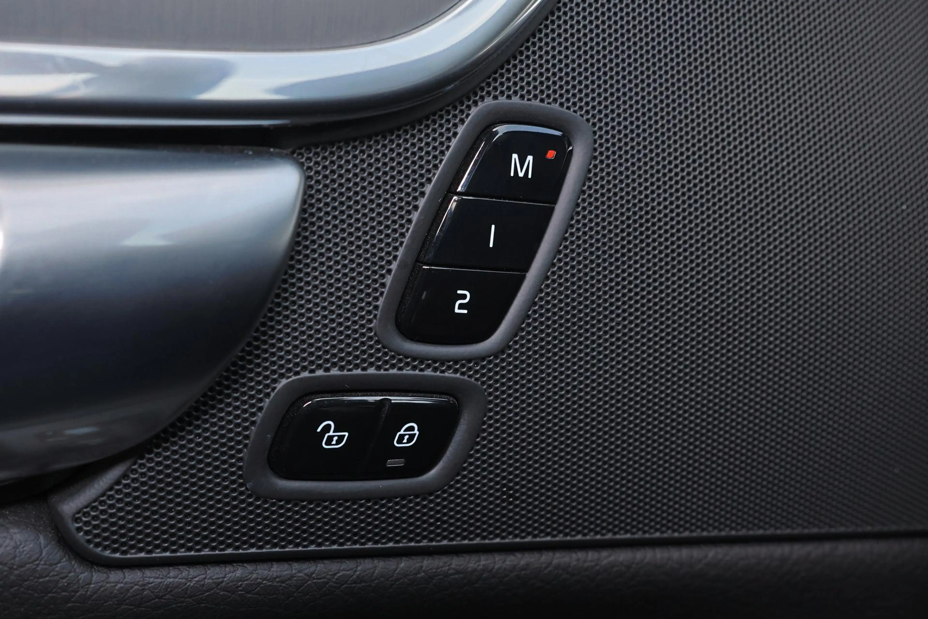 Volvo V90 2.0 T4 Momentum - IntelliSafe Assist & Surround - — photo 12