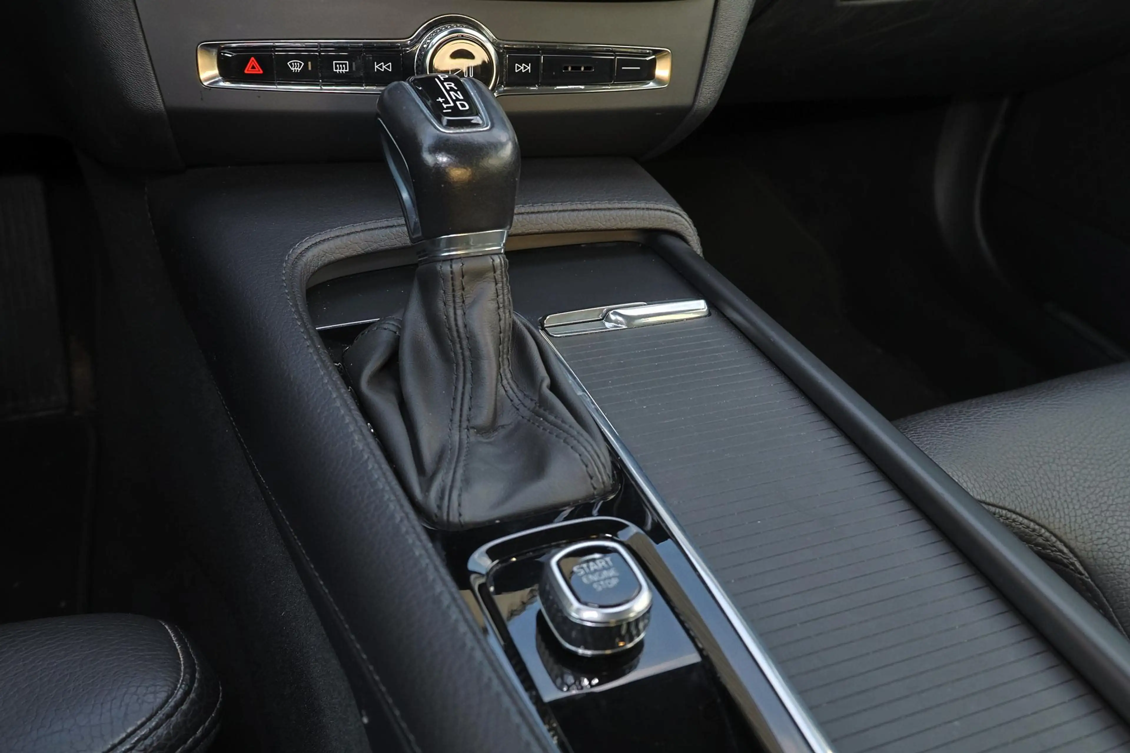 Volvo V90 2.0 T4 Momentum - IntelliSafe Assist & Surround - — photo 11
