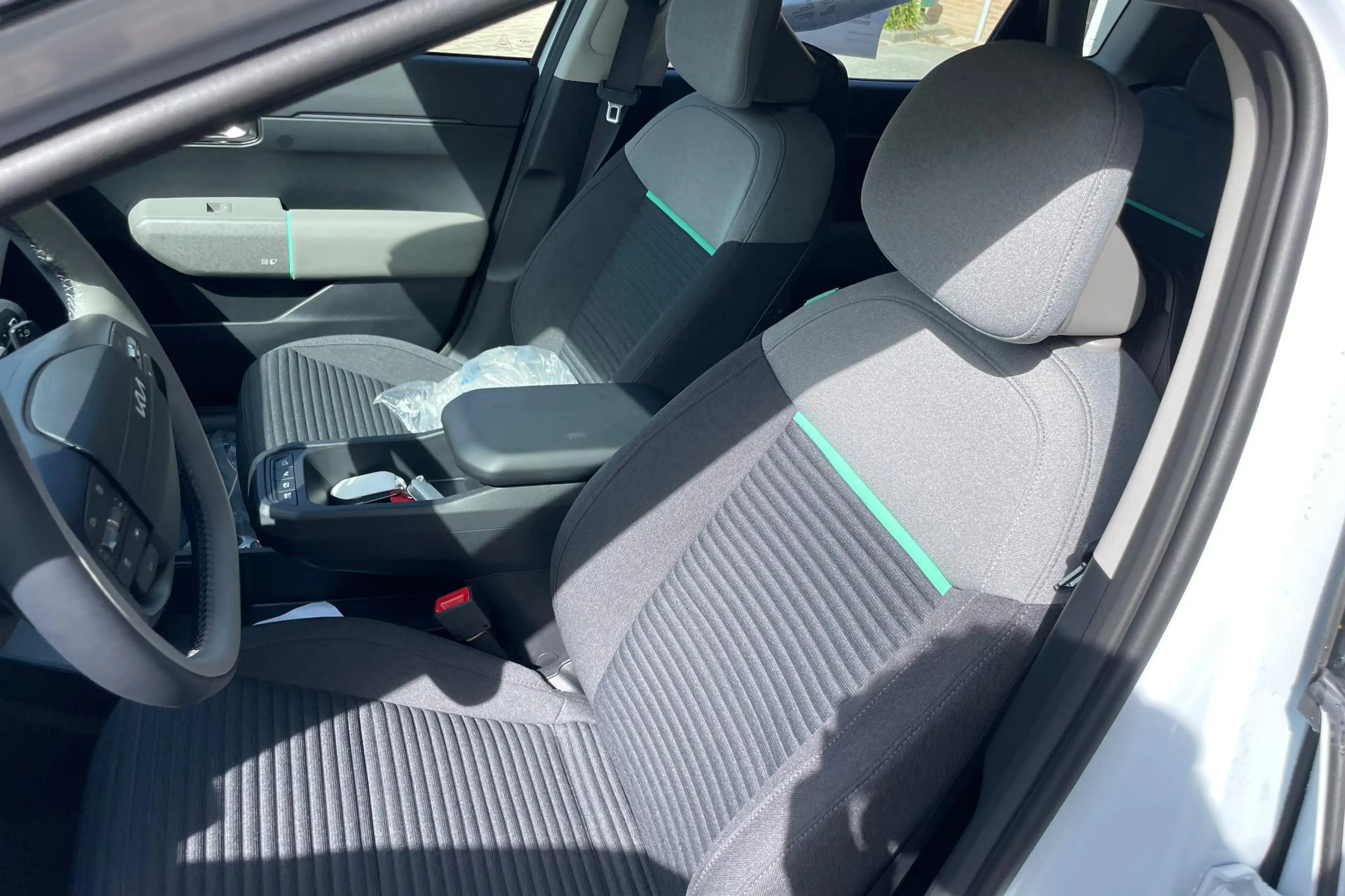 Kia EV4 Air 58.3 kWh Direct Leverbaar | Apple CarPlay & An — photo 8