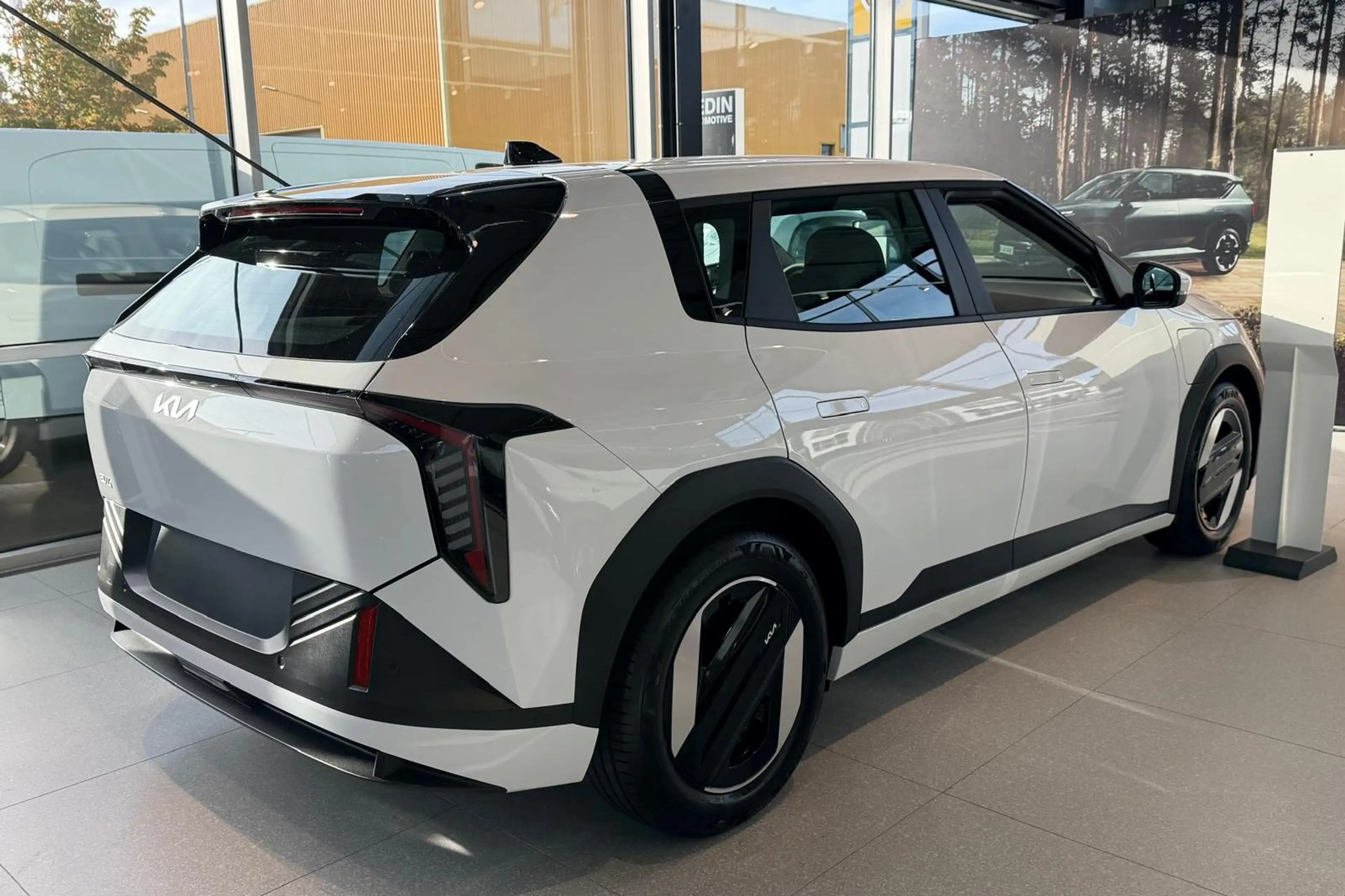 Kia EV4 Air 58.3 kWh Direct Leverbaar | Apple CarPlay & An — photo 2