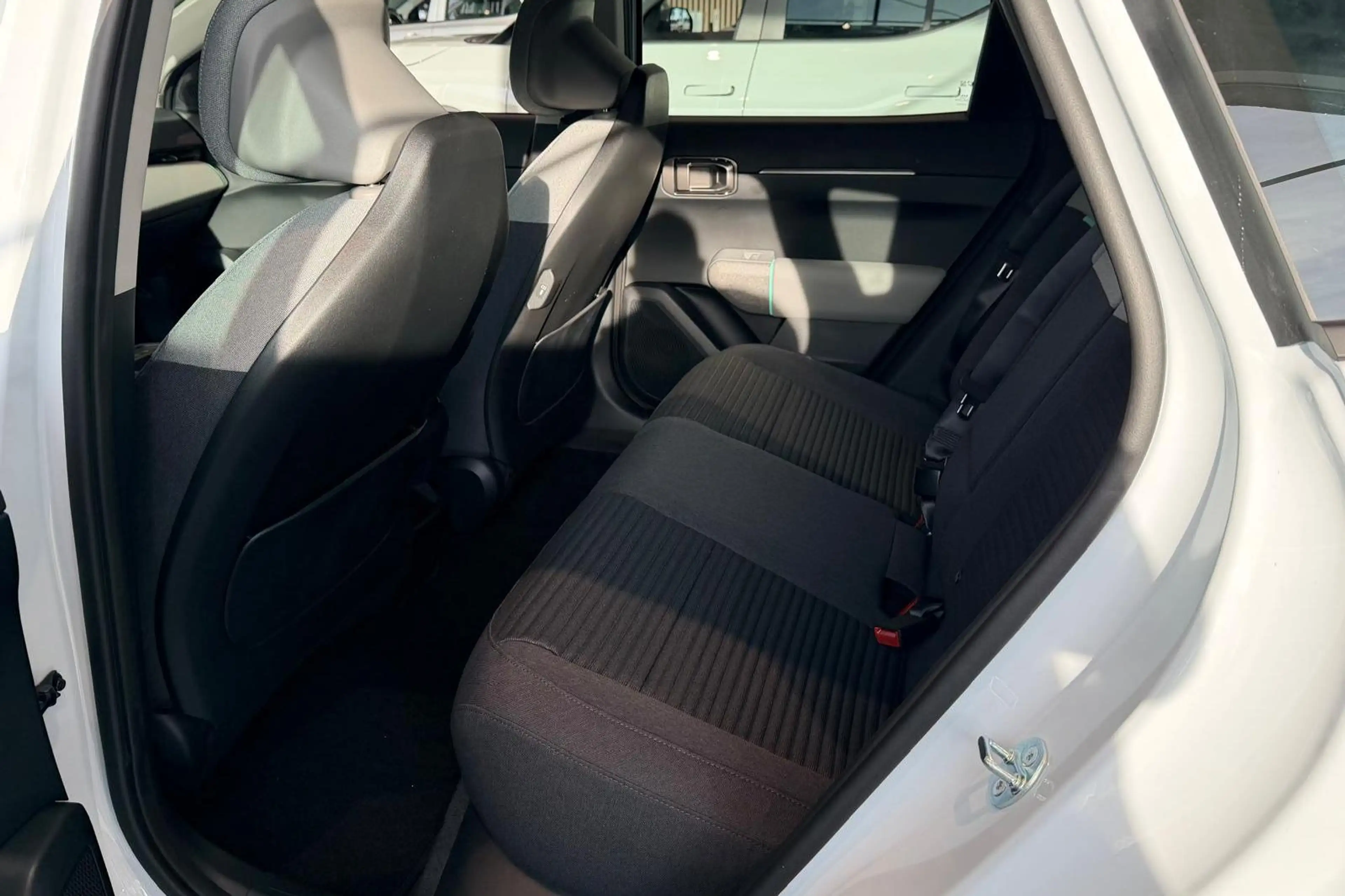 Kia EV4 Air 58.3 kWh Direct Leverbaar | Apple CarPlay & An — photo 13