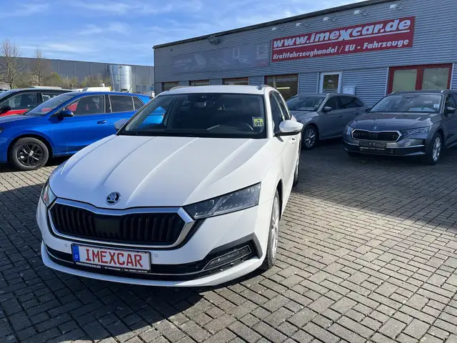 Skoda Octavia 2,0 TDI DSG Style Combi + Voll LED Matrix + AHK +