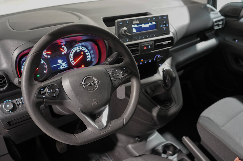 Peugeot Partner 🎁 SUMMER DEAL 🎁 - APPLE CARPLAY | TVA DEDUCTIBLE | TOP ETAT ✔ — photo 5