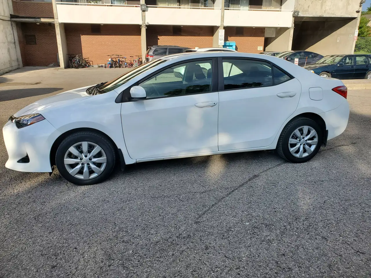 2018 Toyota Corolla LE — photo 1