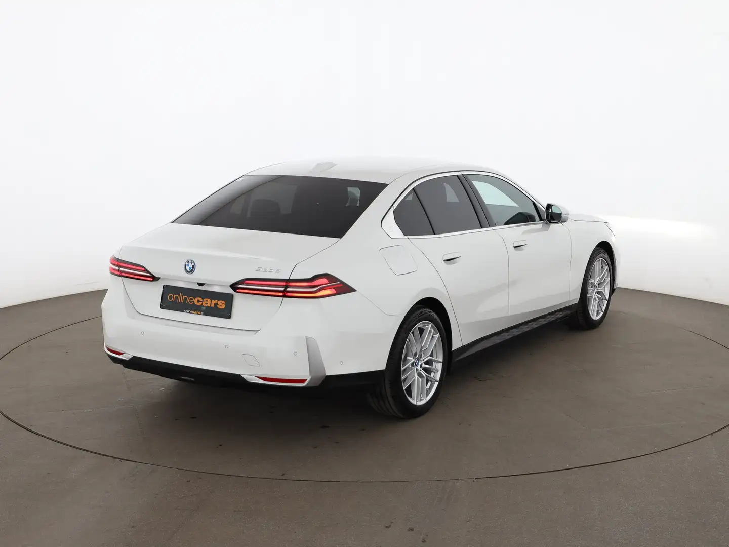 BMW 530 e Limousine Aut LED LEDER NAVI R-CAM SITZHZG Weiß - 2