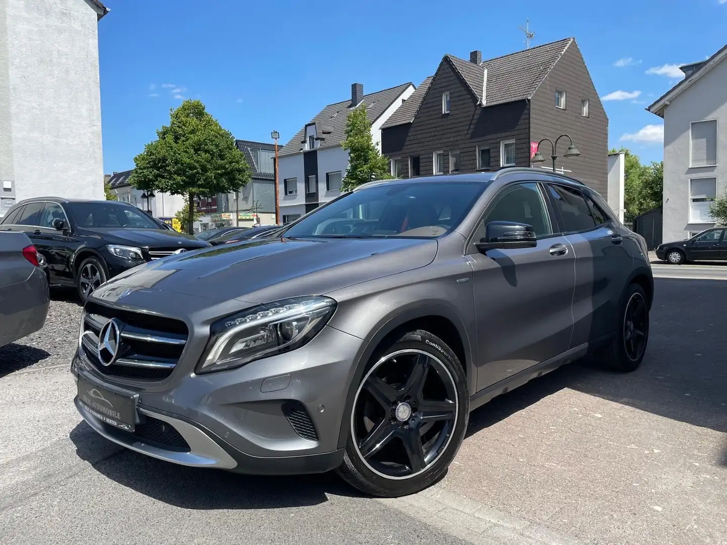Mercedes-Benz GLA 220 CDI 4Matic Edition 1 BiXenon*1.Hand*Navi Gris - 1