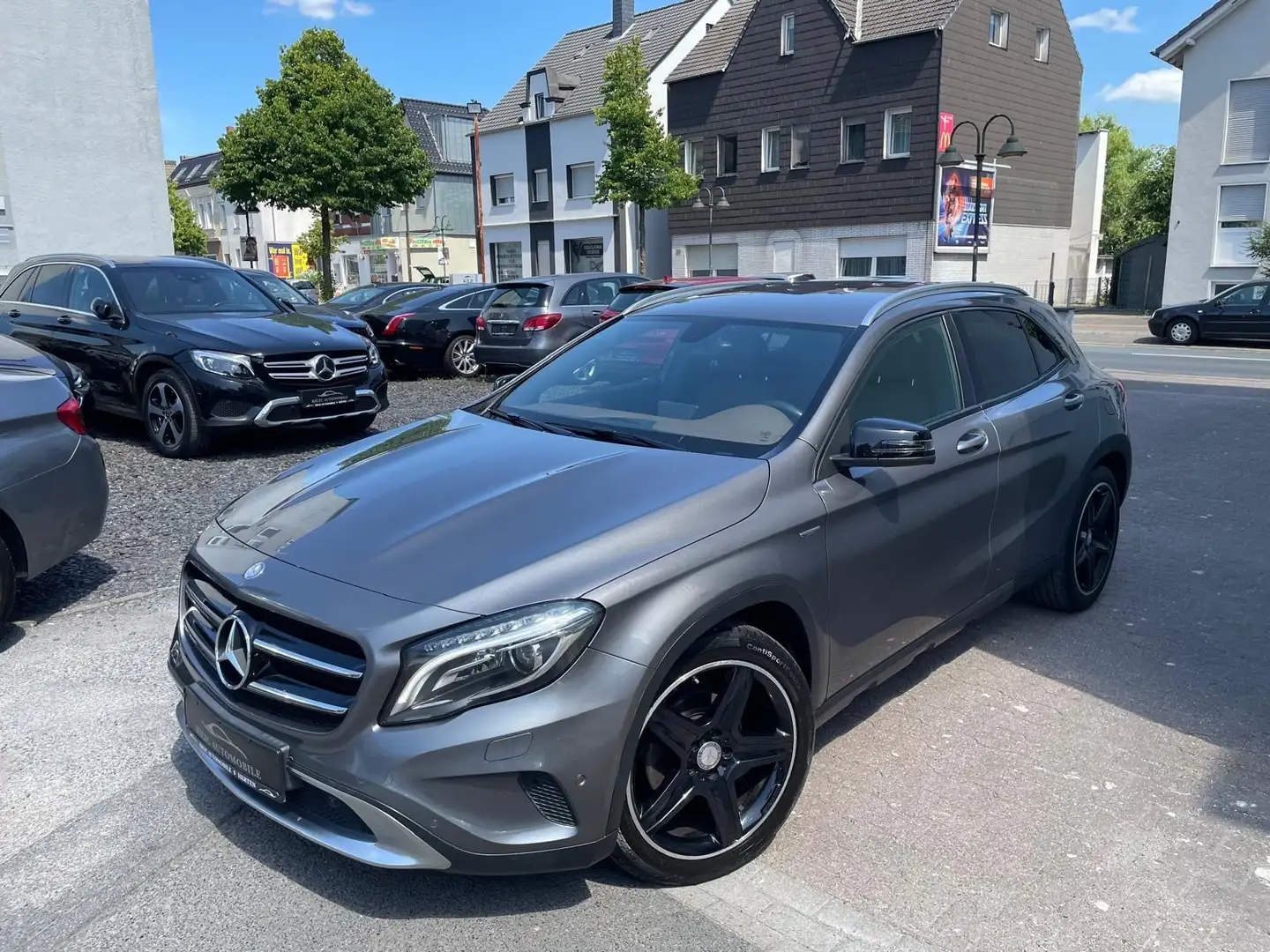 Mercedes-Benz GLA 220 CDI 4Matic Edition 1 BiXenon*1.Hand*Navi Gris - 2