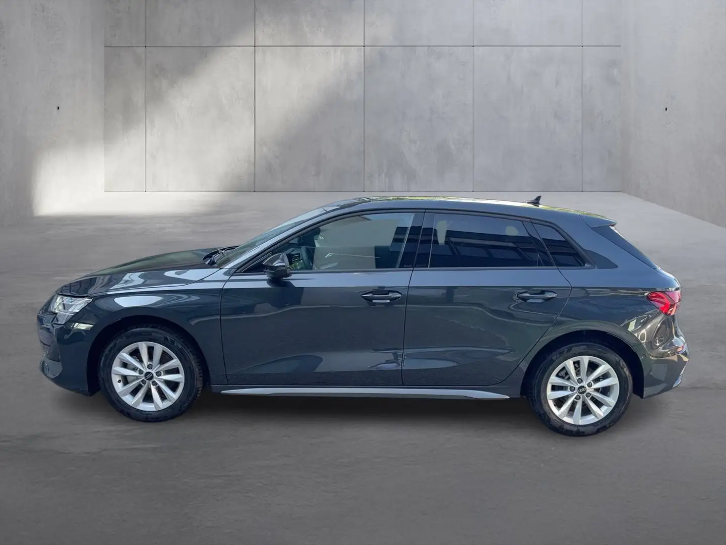 Audi A3 30 TFSI Grau - 2