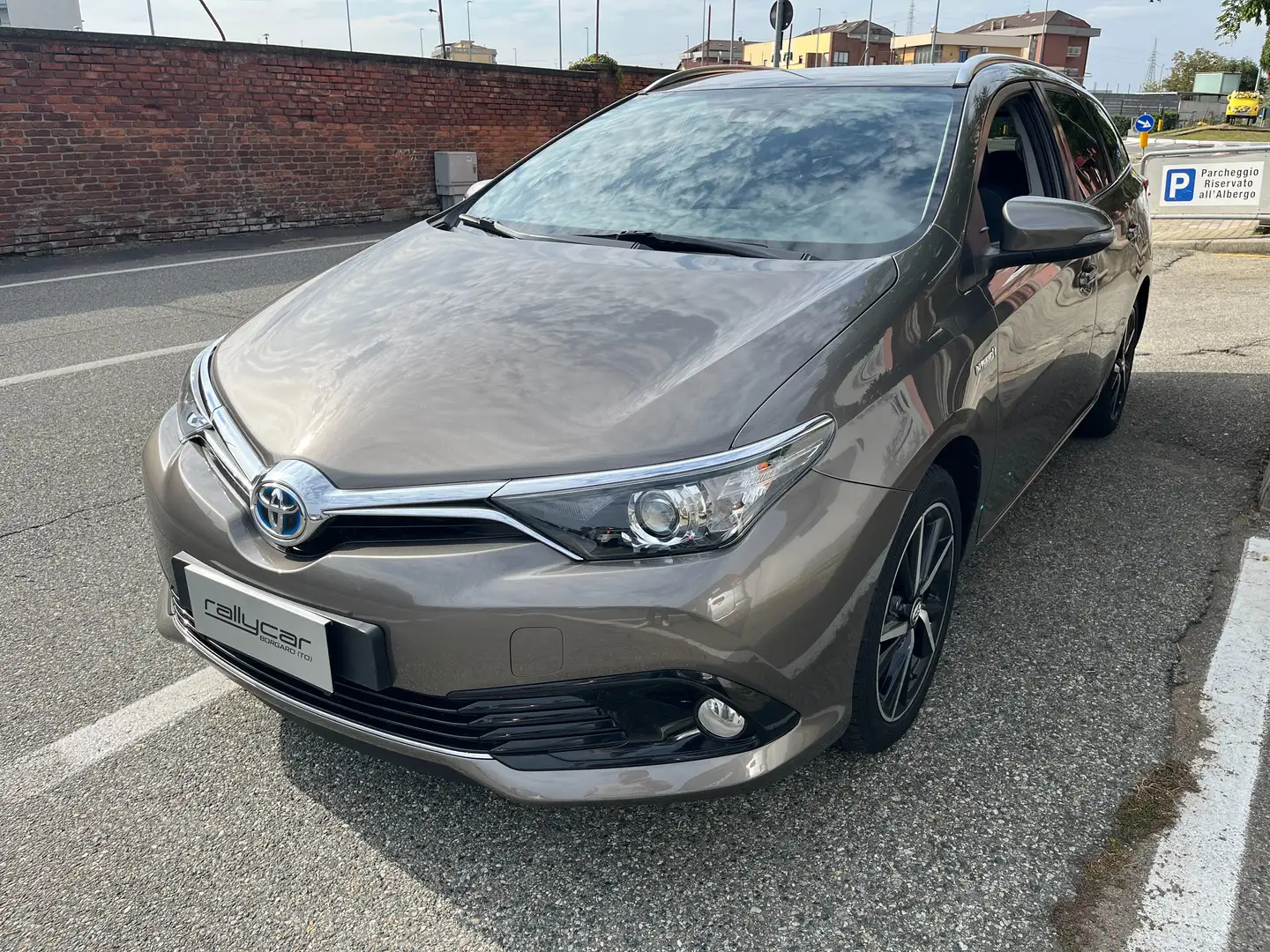 Toyota Auris Auris Touring Sports 1.8h cvt Grijs - 1