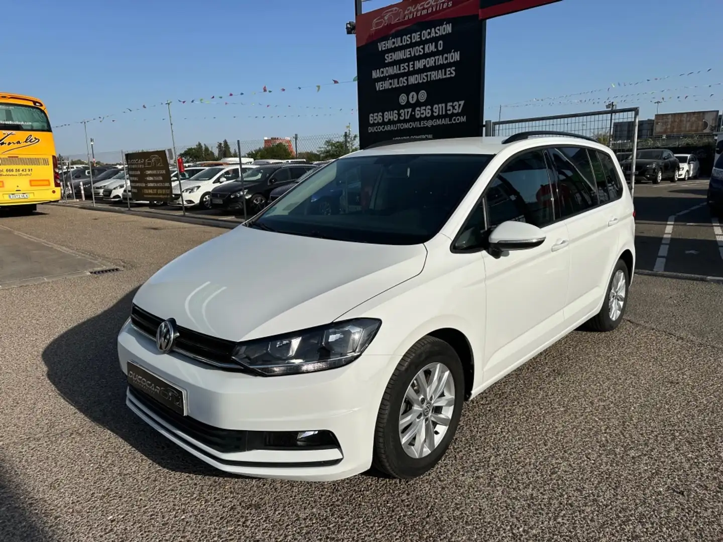 Volkswagen Touran 1.6TDI Business and Navi Edition 85kW Wit - 2