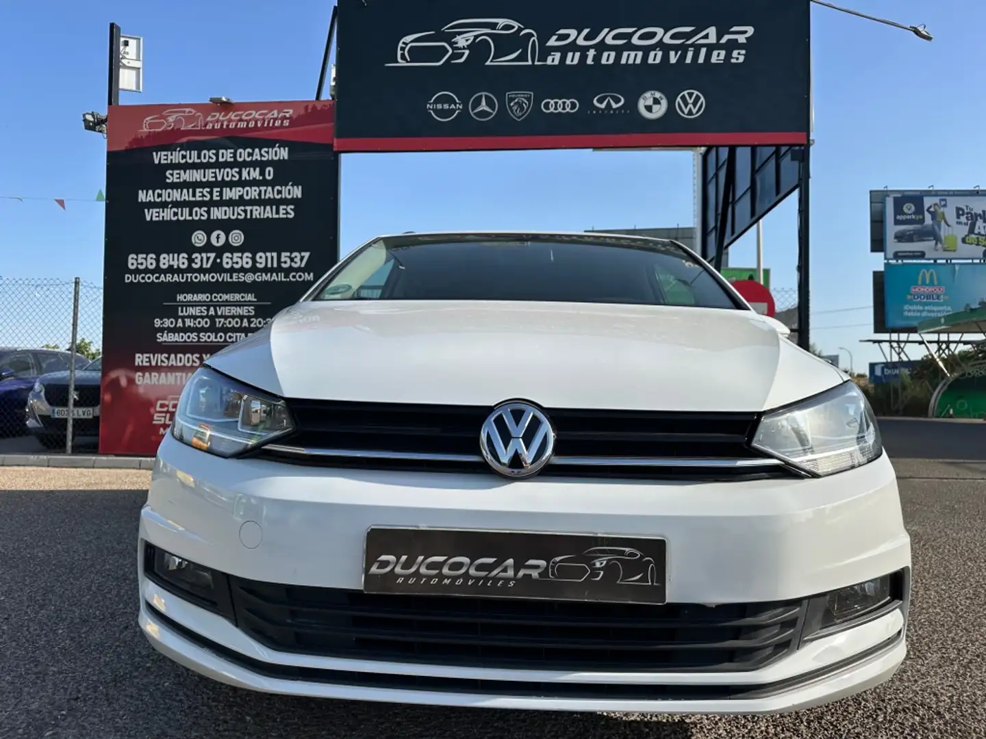 Volkswagen Touran 1.6TDI Business and Navi Edition 85kW Wit - 1