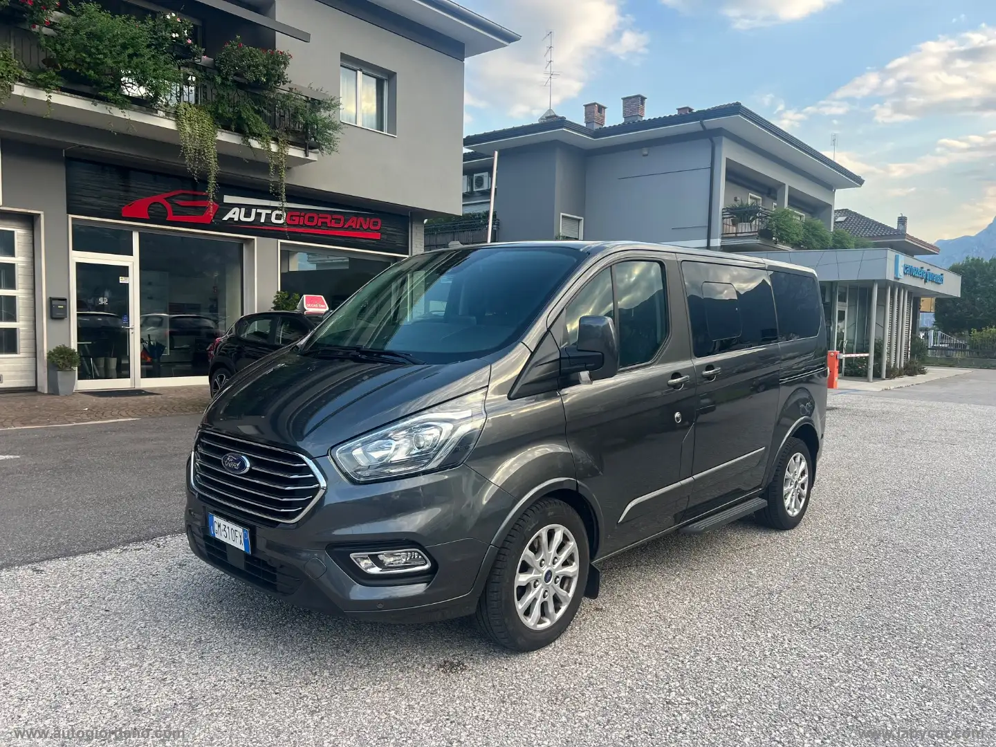 Ford Tourneo Custom Tou.Cust. 320 2.0 TDCi 130 aut. PC Tit. Gris - 1