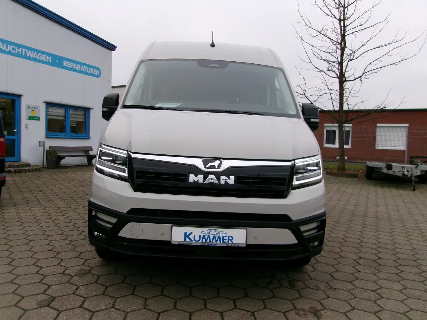 MAN TGE 3.140 AHK Navi LED Sitzhzg Ganzjahresreifen Grau - 1