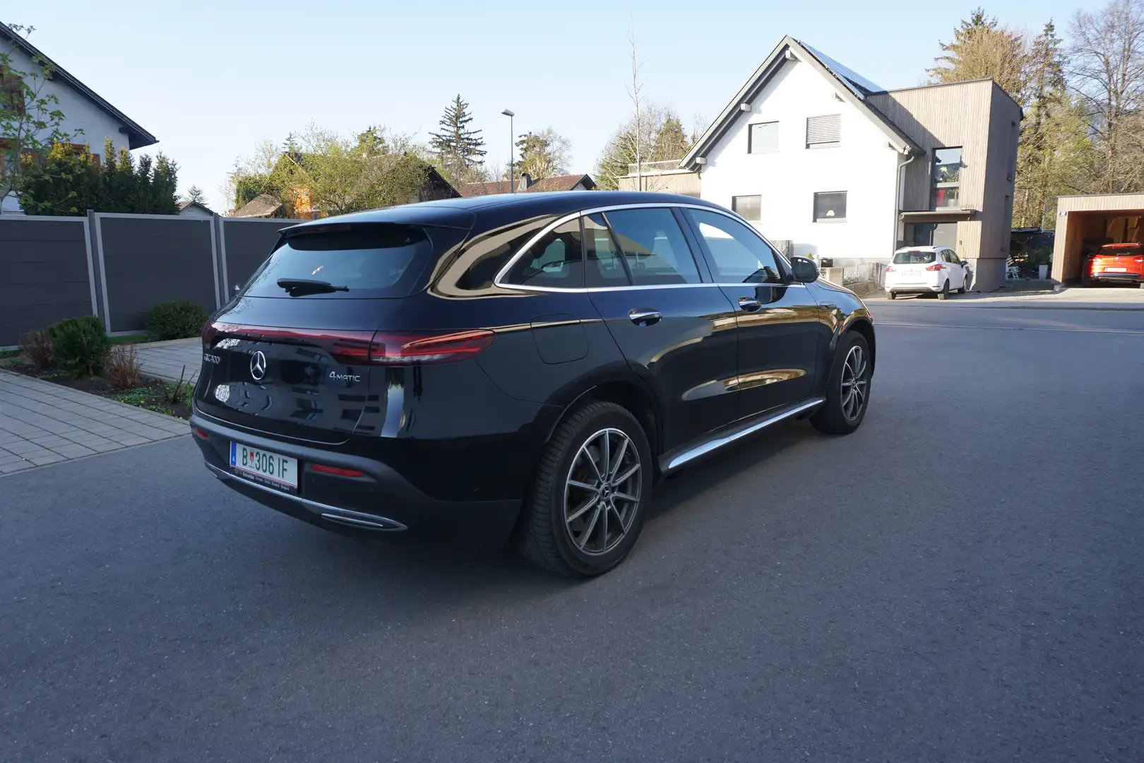 Mercedes-Benz EQC 400 EQC 400 4MATIC 80kWh Aut. Black - 1
