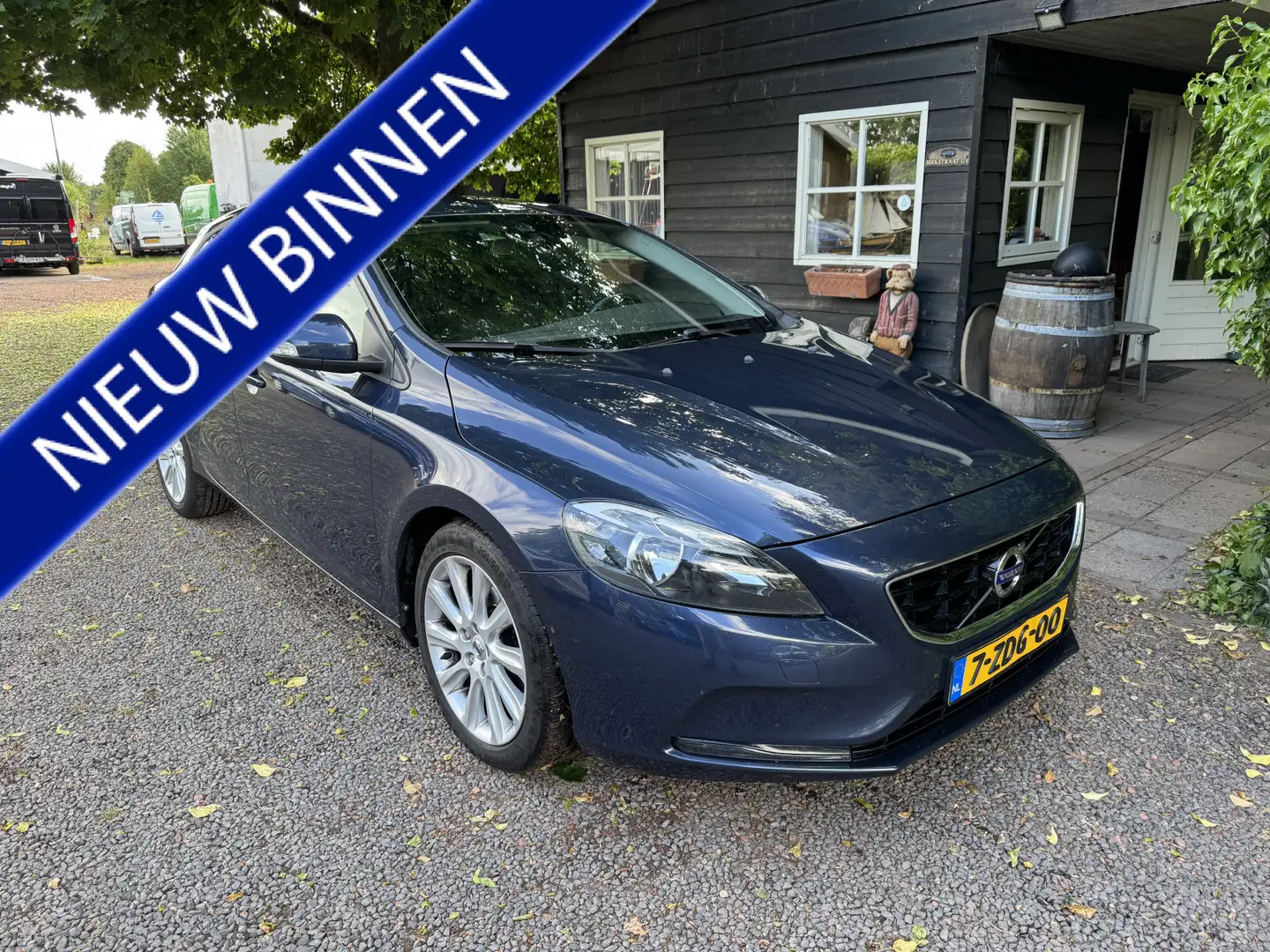 Volvo V40 1.6 D2 Momentum Azul - 1