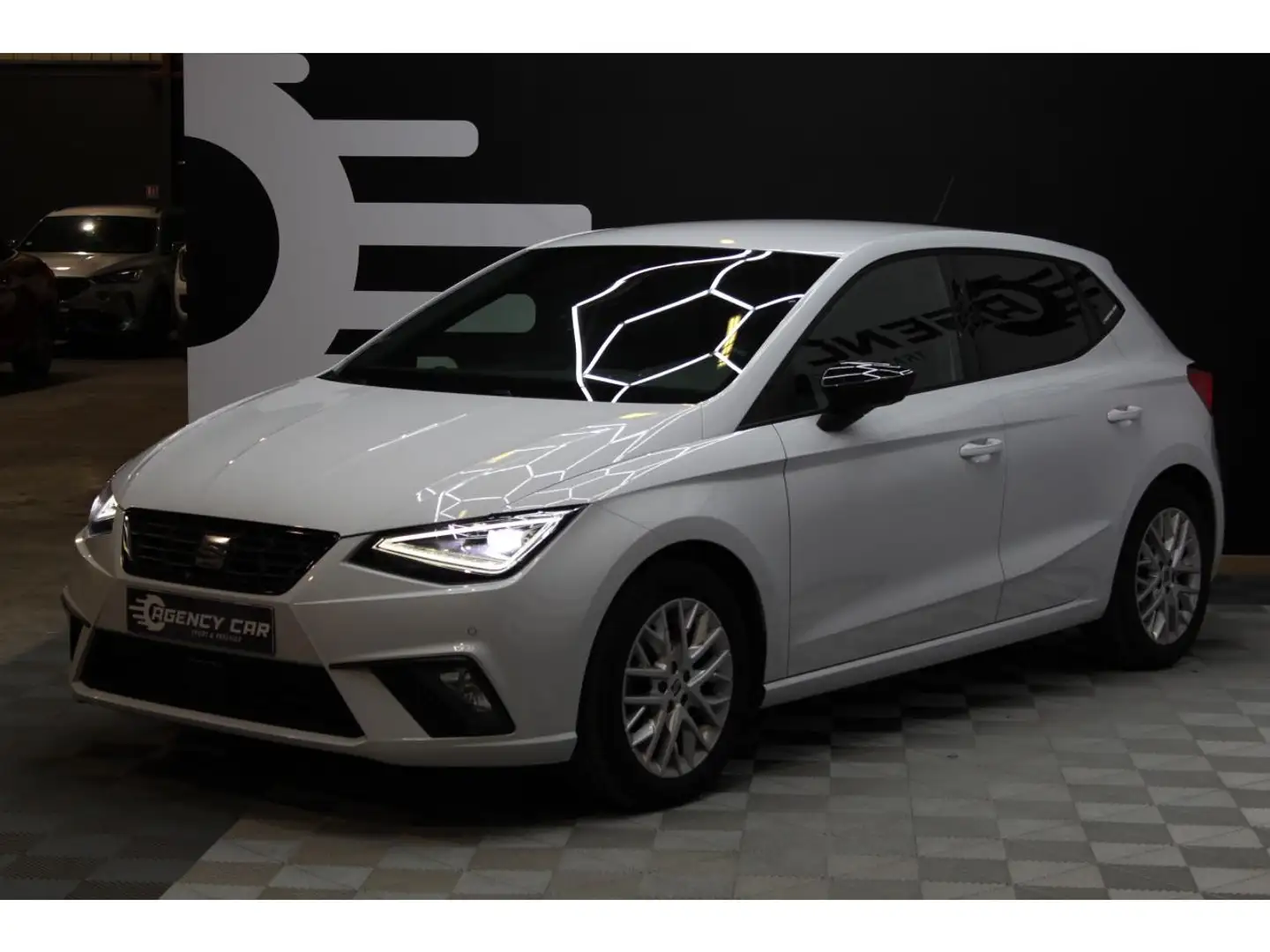 SEAT Ibiza Ibiza FR 1.0 TSI - 110ch - Phase 2 - Caméra de recul Blanc - 2