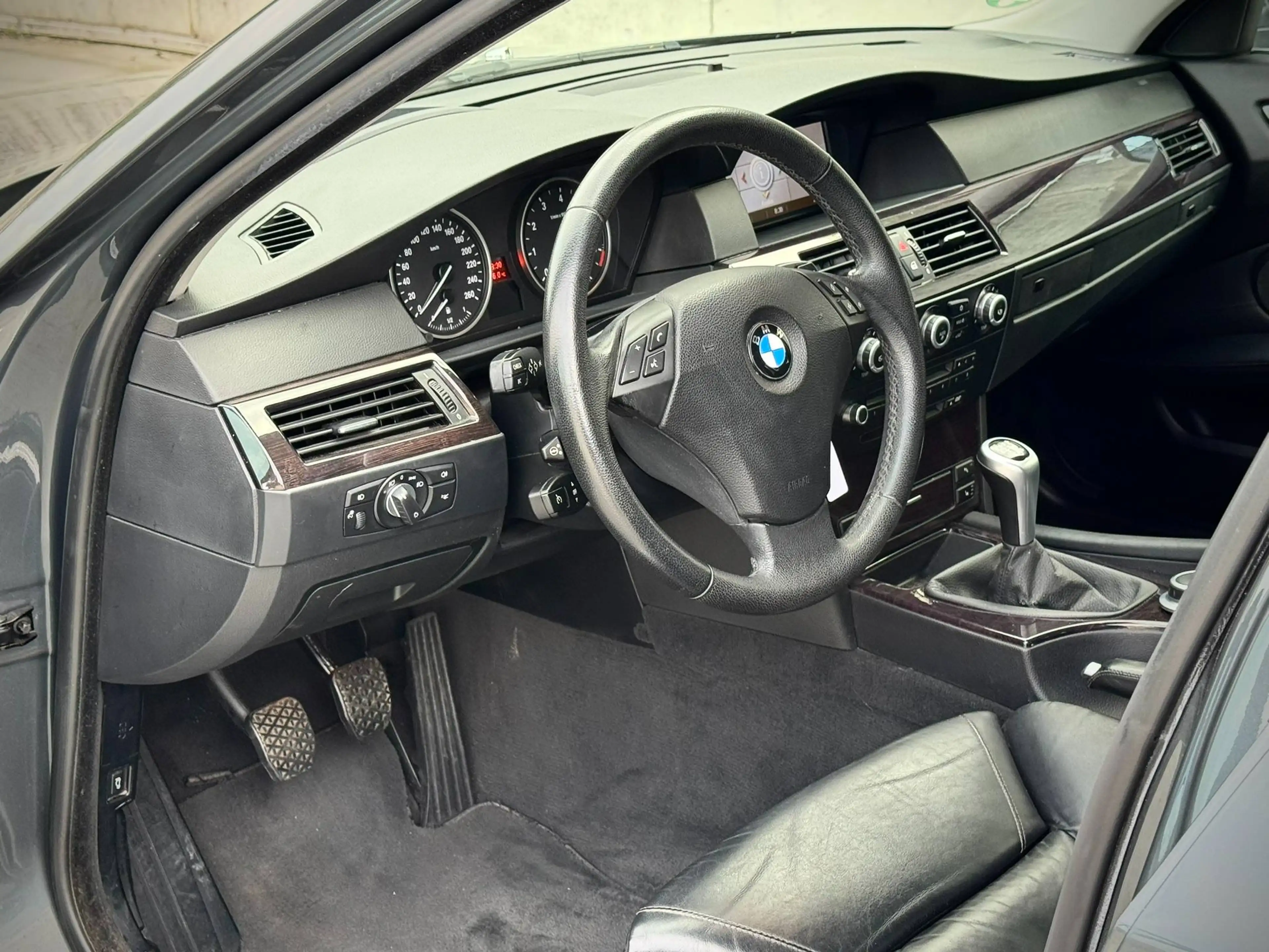 BMW 525 iX Touring "Edition" — photo 8