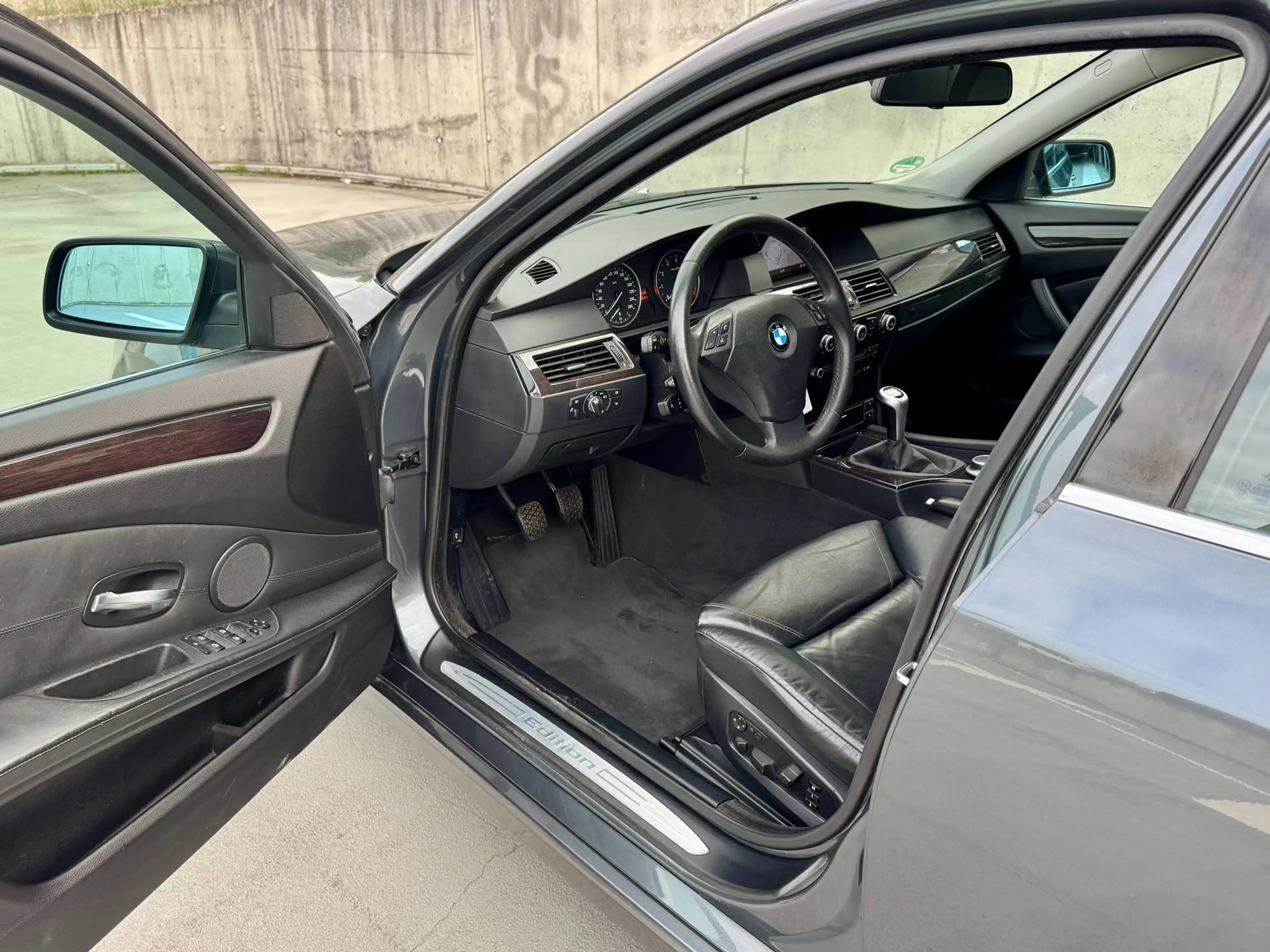 BMW 525 iX Touring "Edition" — photo 7