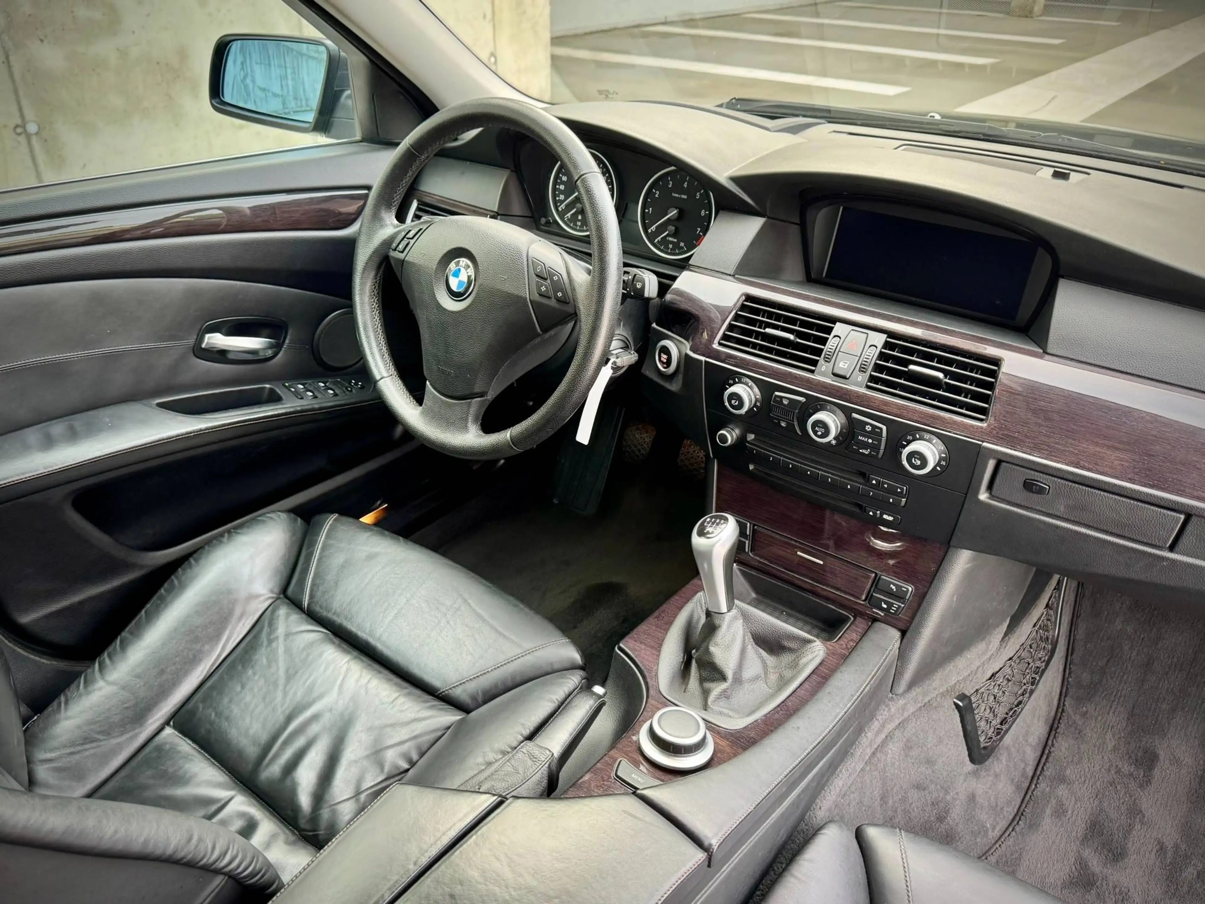 BMW 525 iX Touring "Edition" — photo 10