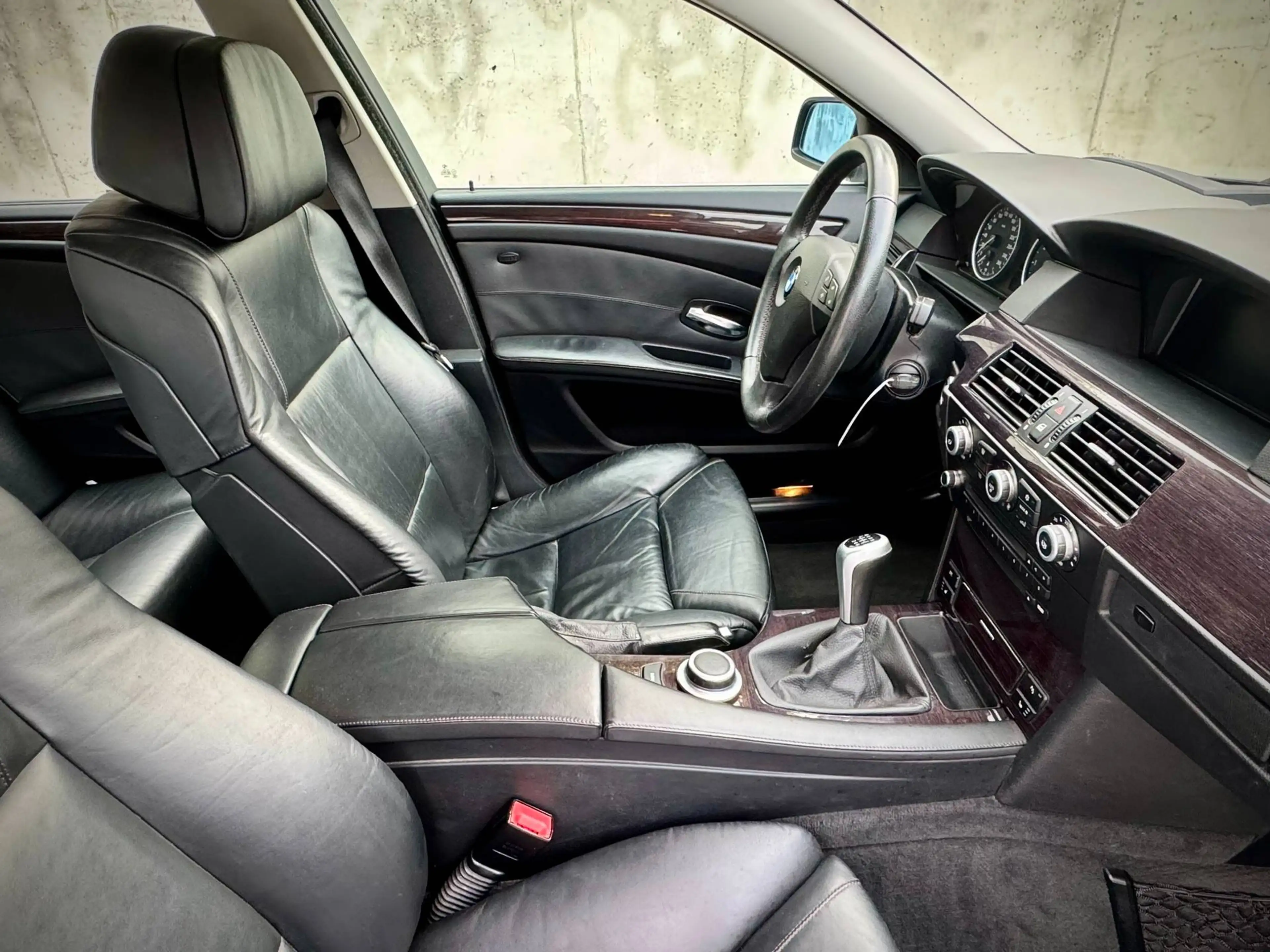 BMW 525 iX Touring "Edition" — photo 12